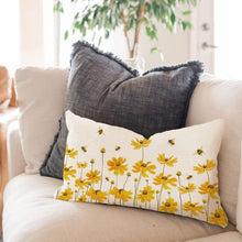 Load image into Gallery viewer, Daisy Flower Pillow Cover